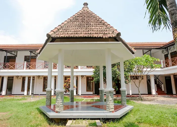 Hotel O Kina Family Residence Syariah Malang